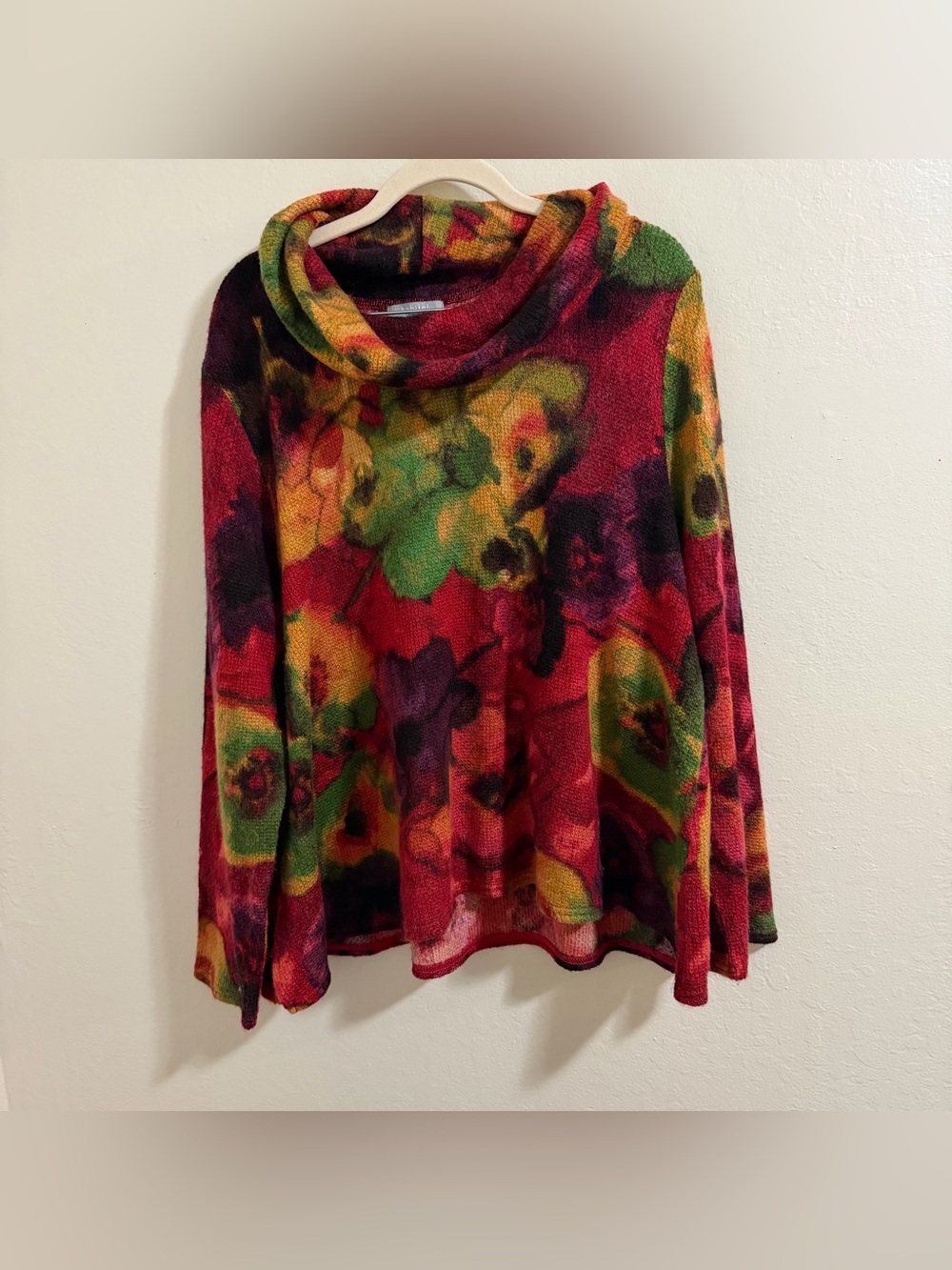 Habitat Abstract Floral Easy Cowl
Sweater - Large watercolor floral print.